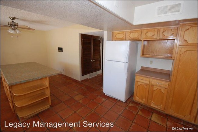 Building Photo - 656 Moondale Dr