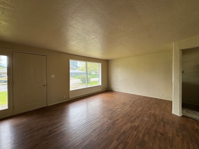 Foto del edificio - 2 Bedroom Home Located In SE Eugene Neighborhood