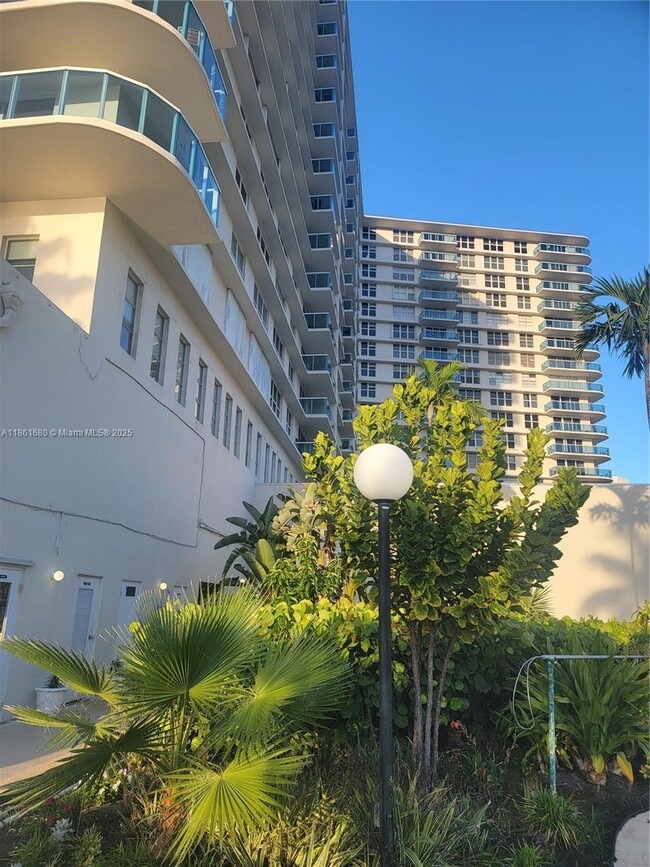 Building Photo - 3800 S Ocean Dr