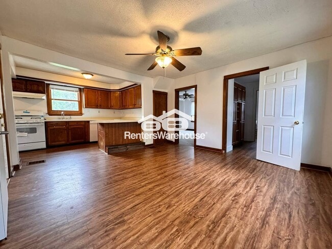 Foto del edificio - 23568 Maple Ridge