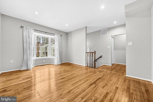 Foto del edificio - 10058 Chestnut Wood Ln