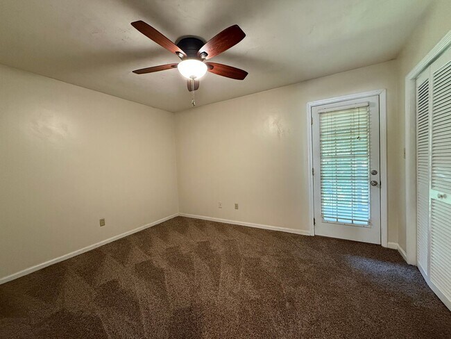 Building Photo - Eastside townhome off Park Ave avail NOW!