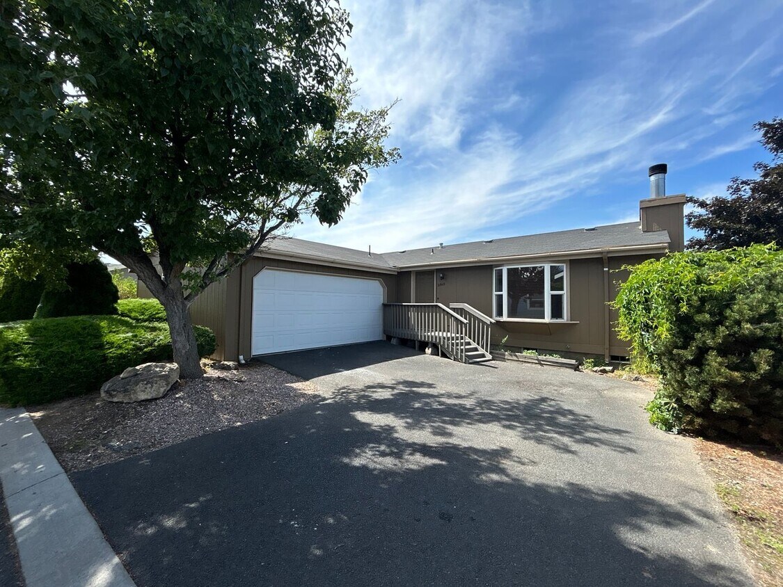 Foto principal - 3 Bedroom / 2 Bath Home in SW Redmond