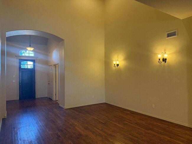 Building Photo - Welcome to your beautiful 3 bedroom home in the Battle Creek golf community!