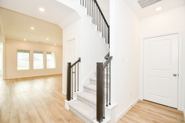 Foto del edificio - 5624 Frst Cv Dr