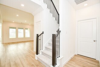 Building Photo - 5624 Frst Cv Dr