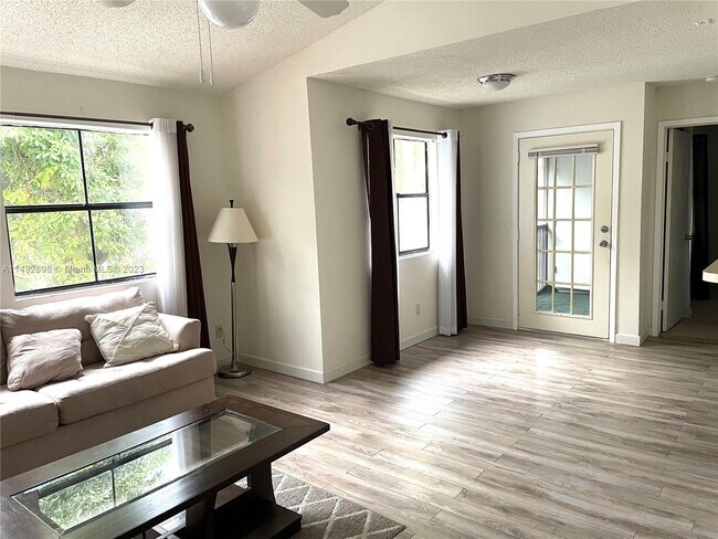 Foto del edificio - 10370 SW 150th Ct