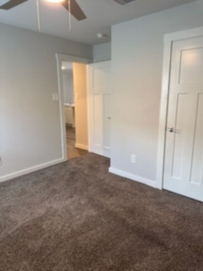 Building Photo - 3 Bedroom, 2 Bath in Midtown Subdivision C...