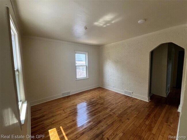 Foto del edificio - 8679 Chalmers Ave