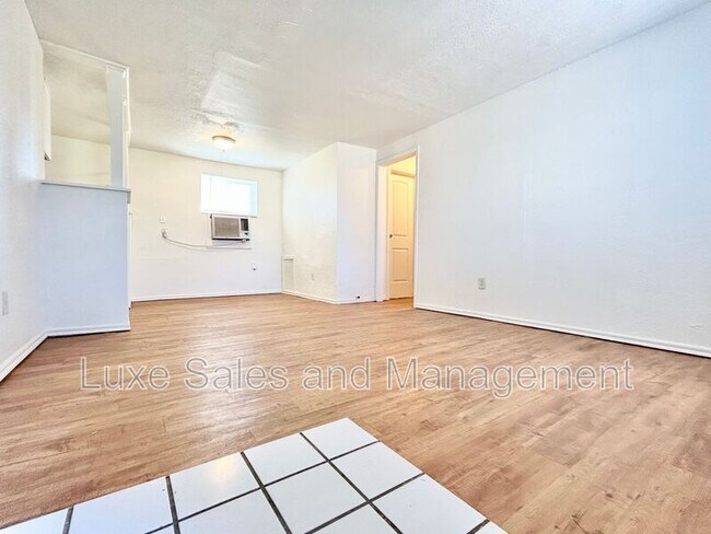 Building Photo - 1700 Karen Dr