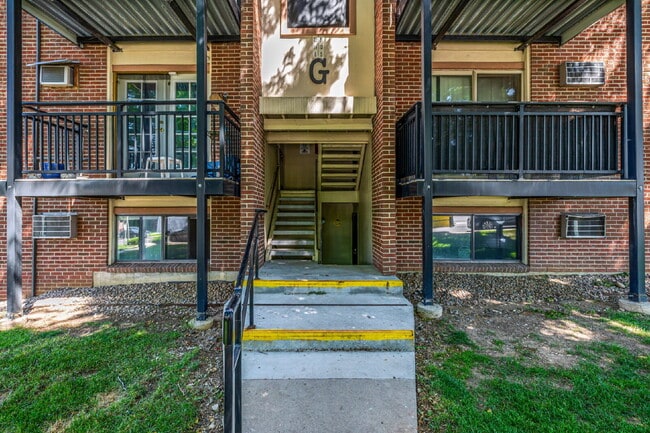 Building Photo - Freshly updated Two bed one bath for rent