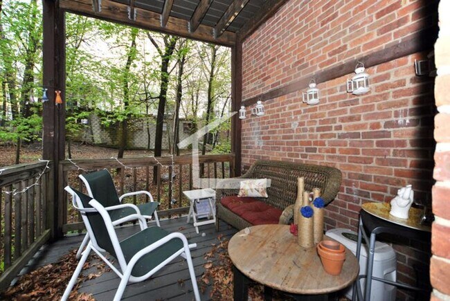 Foto del edificio - 170 Winthrop Rd