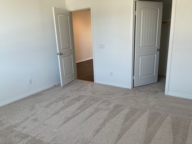 Building Photo - Newly Built 5 Bedroom in Beaumont