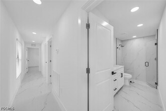 Building Photo - 4986 Fairway Ct