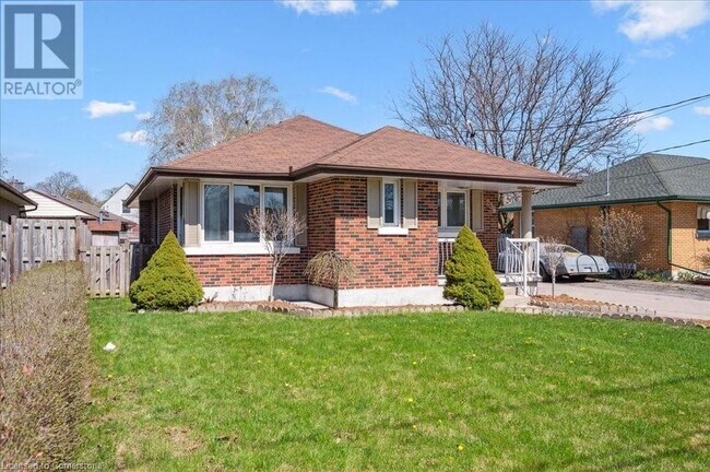 Photo du bâtiment - 238 Belmont Ave W