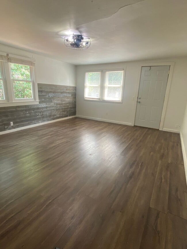 Building Photo - 2017 Monte Vista Dr