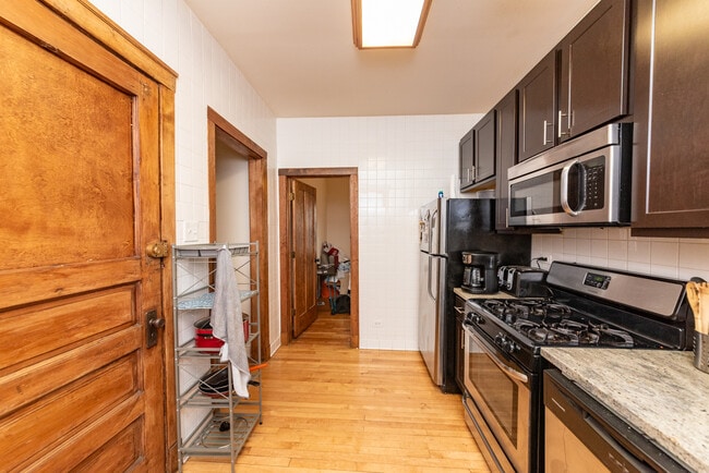 Building Photo - 1537 W Addison St