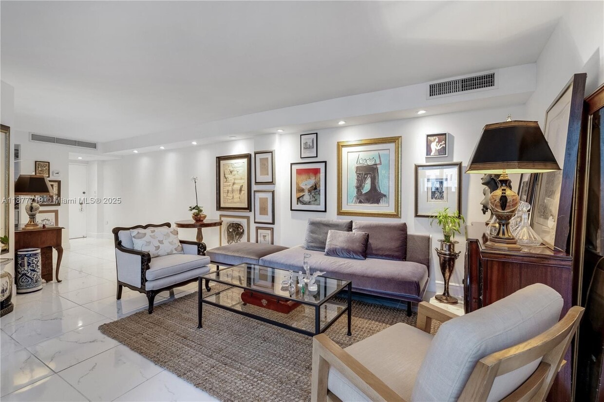 Foto principal - 825 Brickell Bay Dr