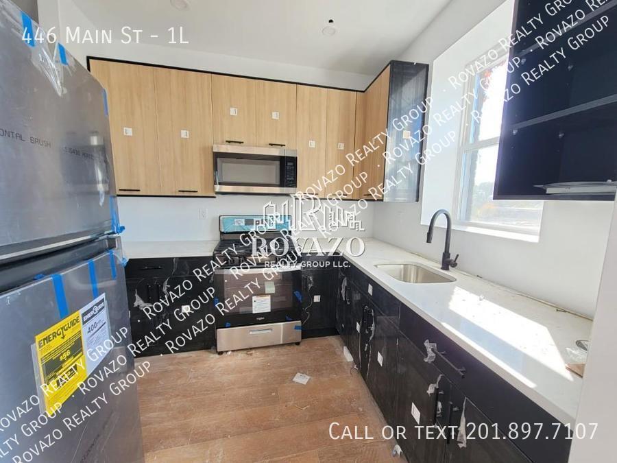 Foto principal - 446 Main St- 4 bedroom in East Orange