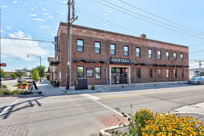 Building Photo - 132 W Main St