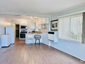 Building Photo - 25072 Alicia Dr