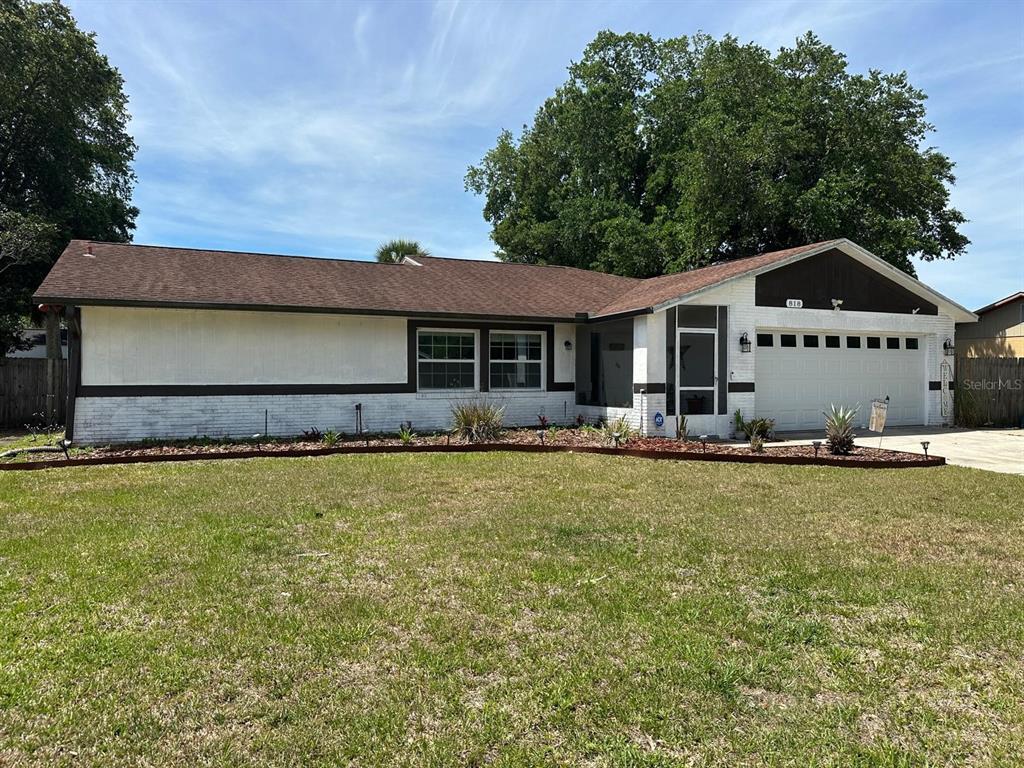 Building Photo - 818 Mendoza Dr