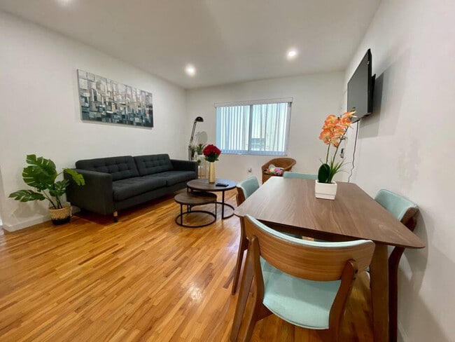 Building Photo - 219 Antilla Ave