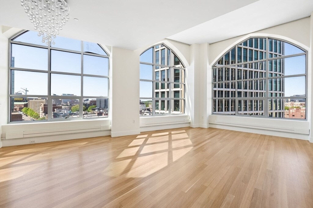 Primary Photo - 360 Newbury St