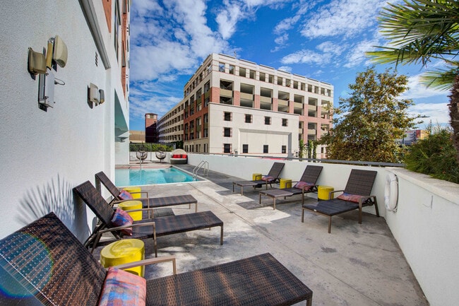 Icon Plaza POI-4 - Icon Plaza Apartments