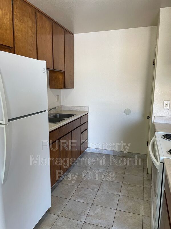 Building Photo - 1546 N Bush St