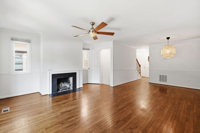 Building Photo - 541 Colecroft Ct