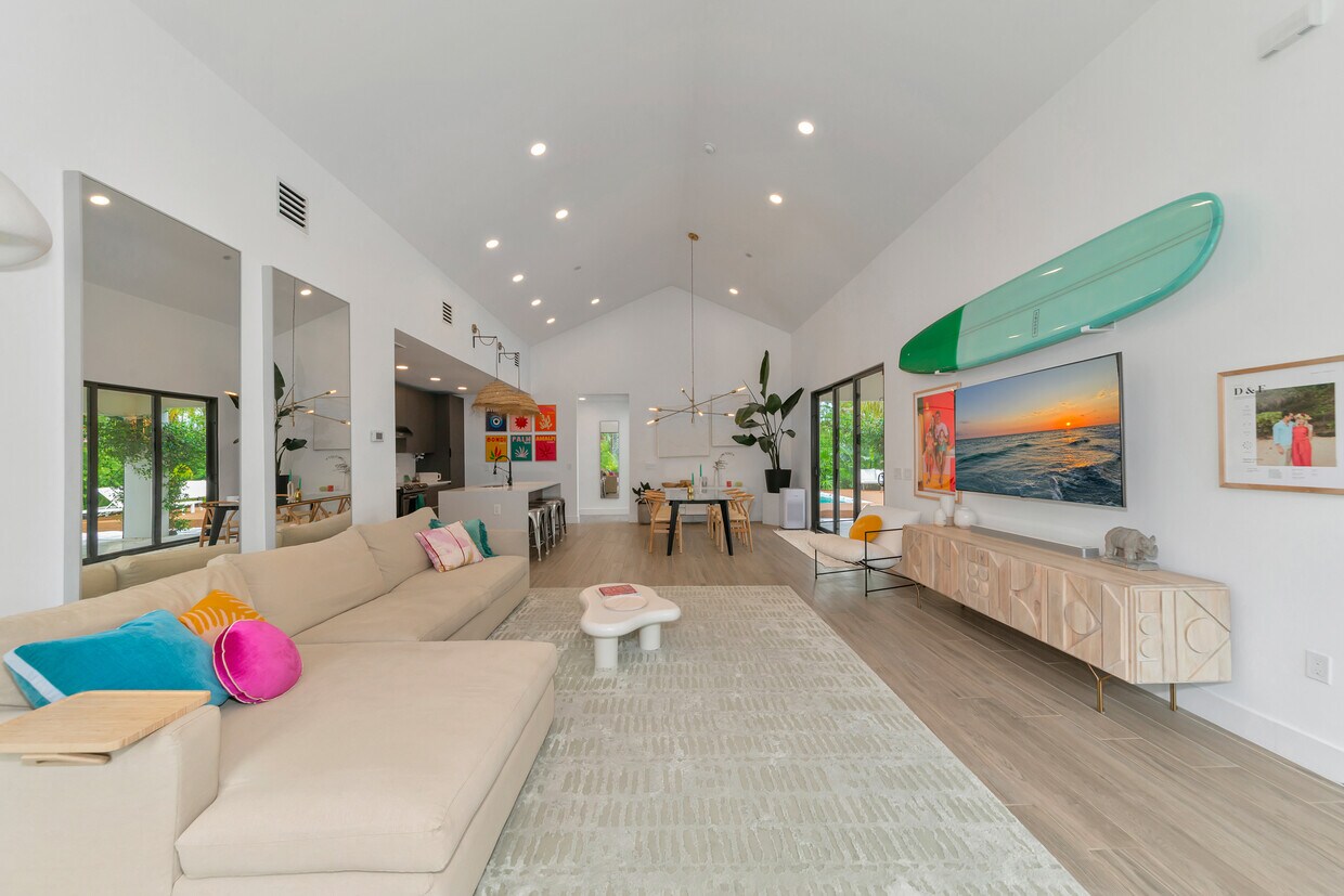 Foto principal - 8175 Dittmar St
