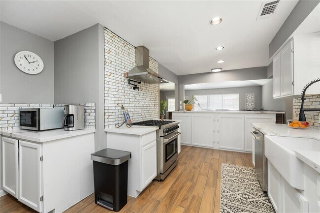 Foto del edificio - 16458 Brookford Dr