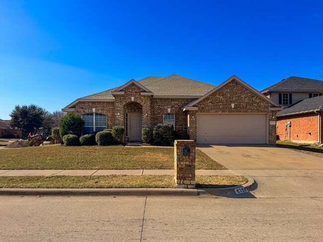Charming 3-Bedroom, 2-Bath in Grand Prairie! - Charming 3-Bedroom, 2-Bath in Grand Prairie! Apartment