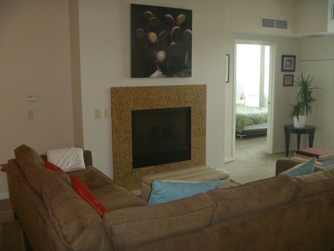 sala de estar - 1620 NE Broadway St