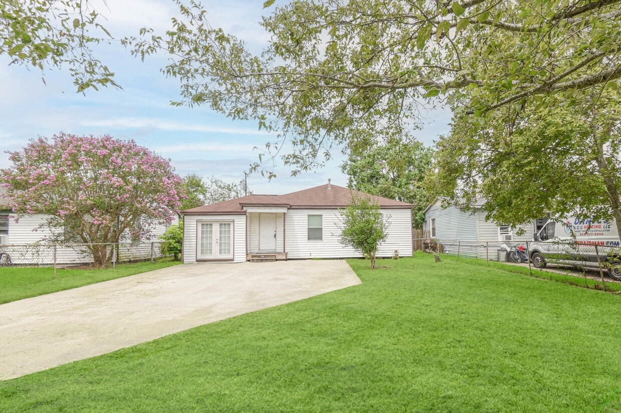 Foto principal - 208 17th Ave N