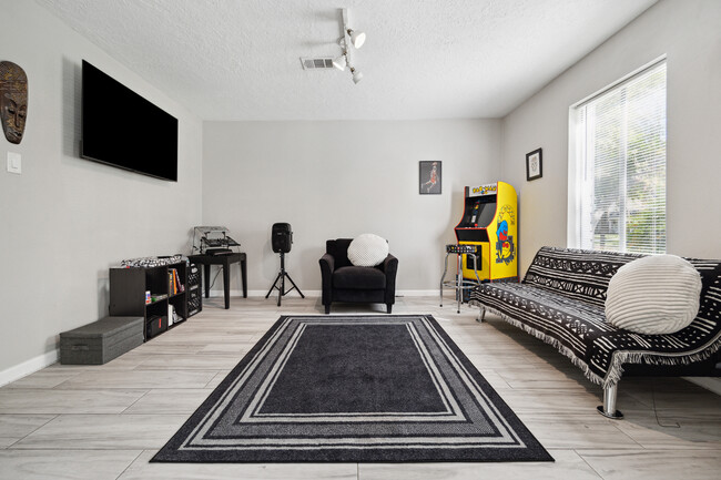 Building Photo - 723 Langwood Dr