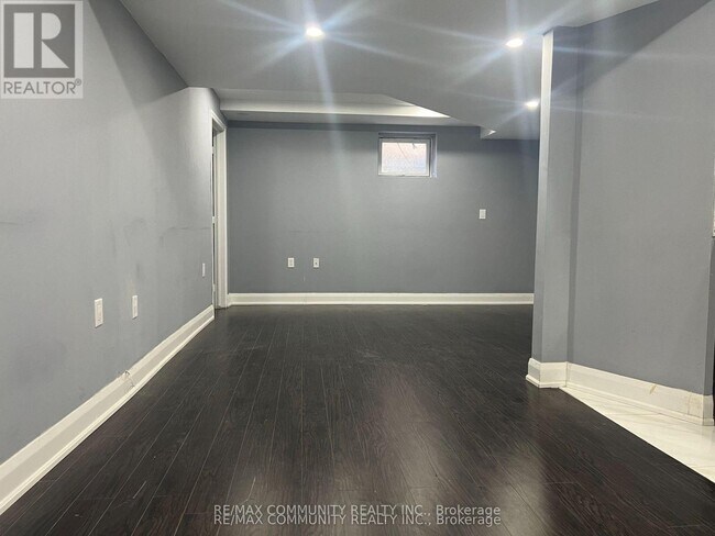 Photo du bâtiment - 1163 Ravenscroft Rd