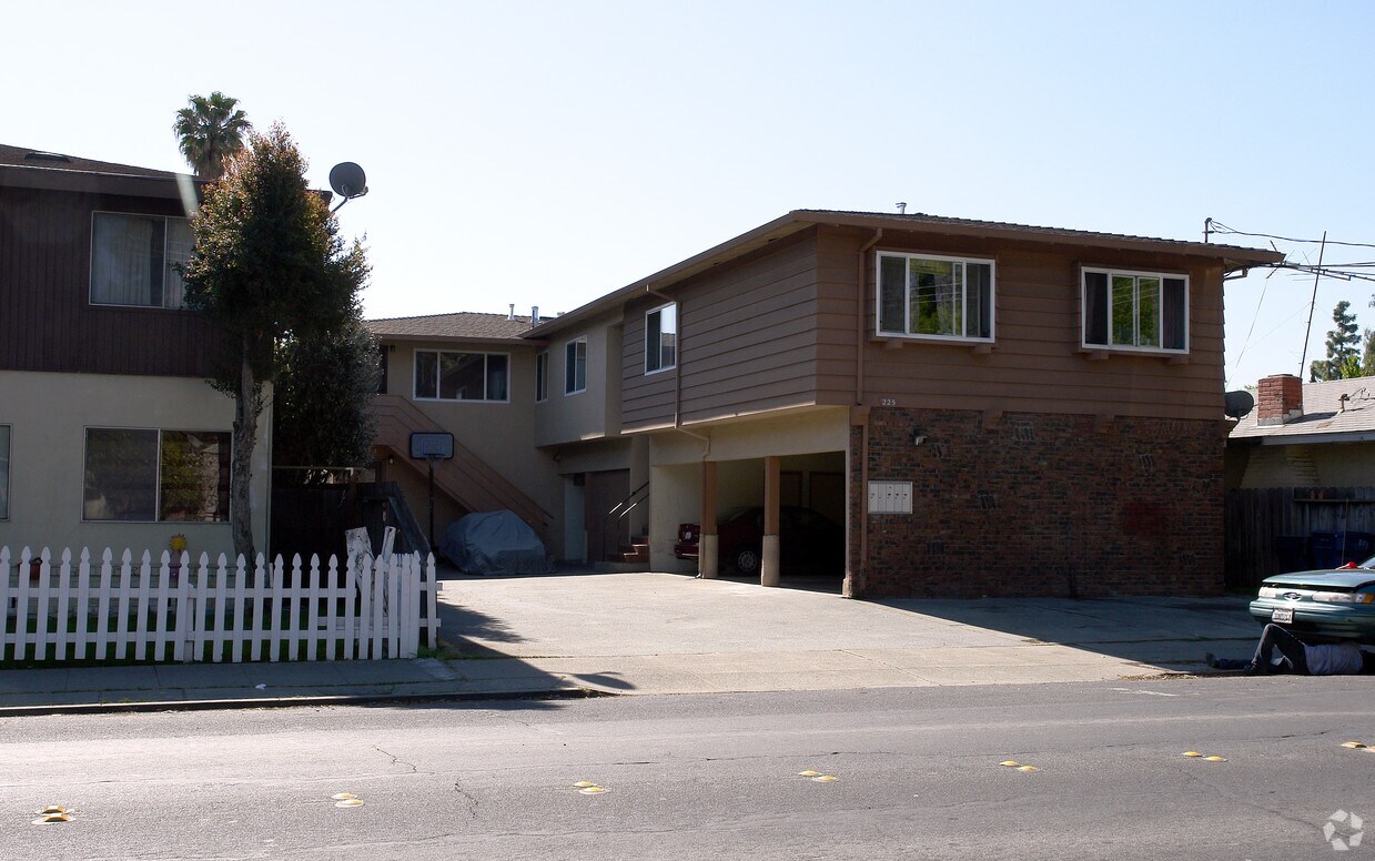 Foto del edificio - 225 Redwood Ave
