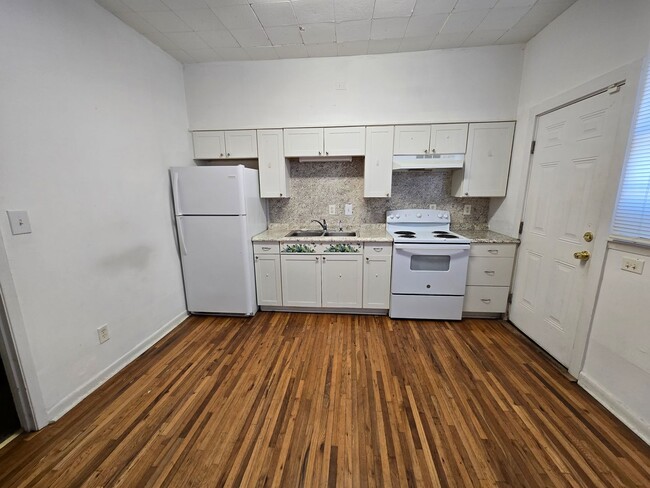 Foto del edificio - 2300-2302 Plum Street  - MHA