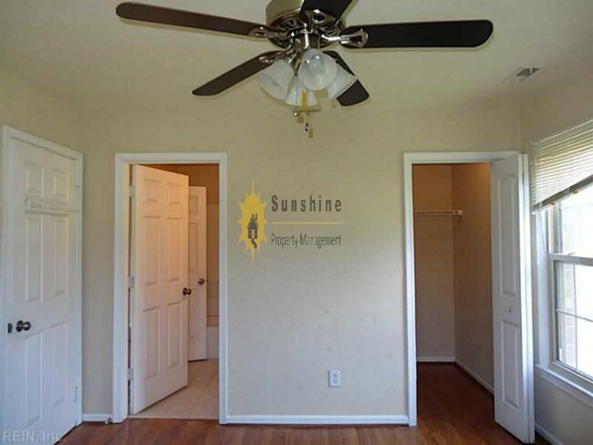 Foto del edificio - WOW!! Single level townhouse