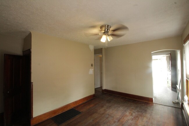 Foto del edificio - 2 Bedroom single family home with fenced i...