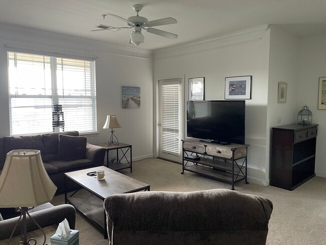 Building Photo - 395 S Crow Creek Dr