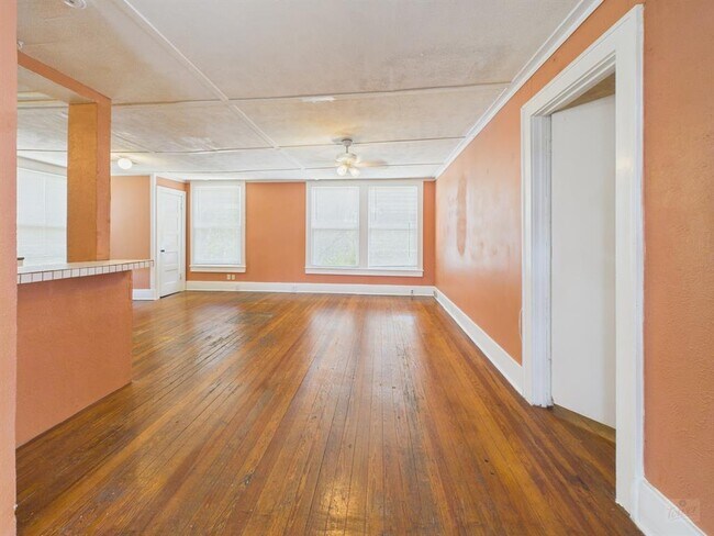 Foto del edificio - 810 W 32nd St