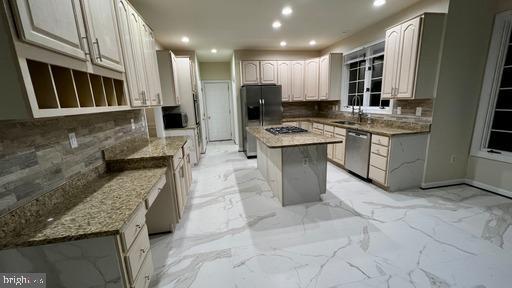 Foto del edificio - 6628 Byrns Pl