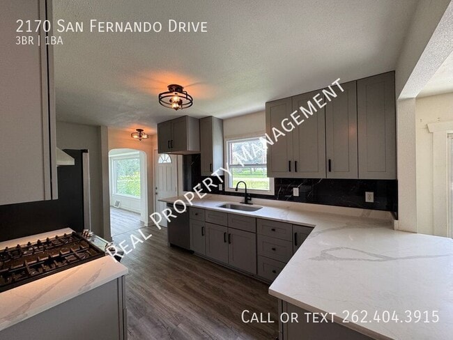 Foto del edificio - 2170 San Fernando Dr