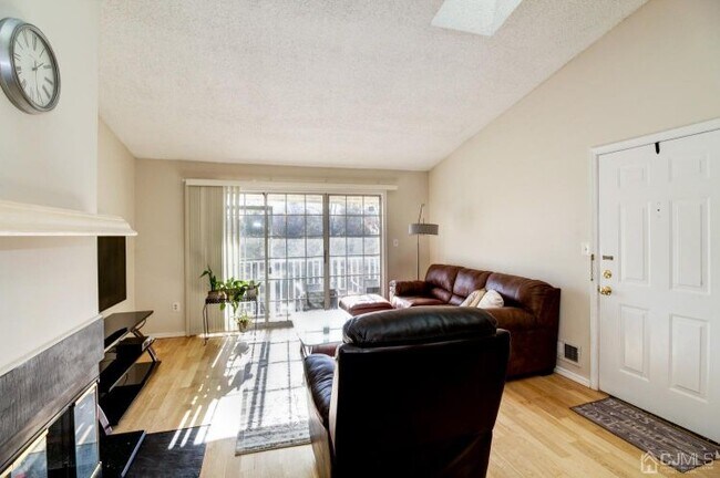 Building Photo - 318 Wimbeldon Ct