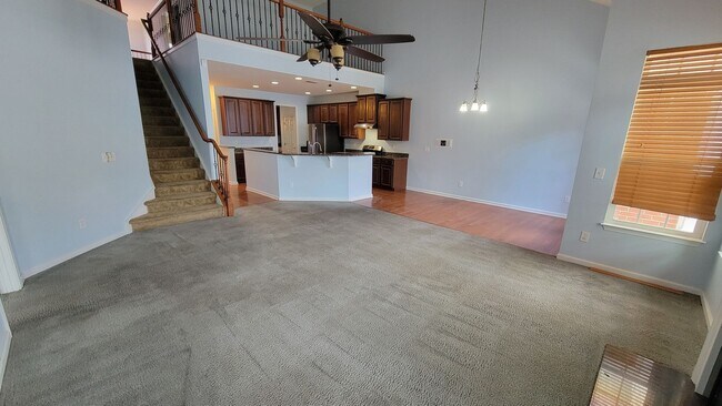 Foto del edificio - 4 Bed, 3.5 Townhome in Five Forks is Avail...