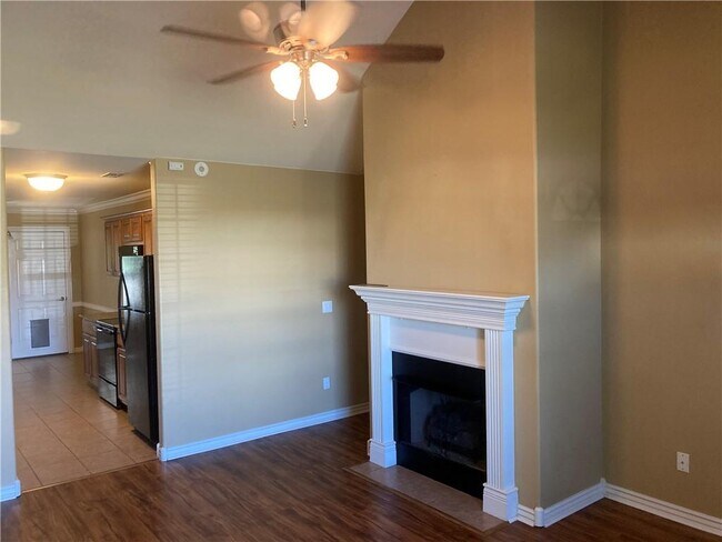 Building Photo - 906 Kensington Dr