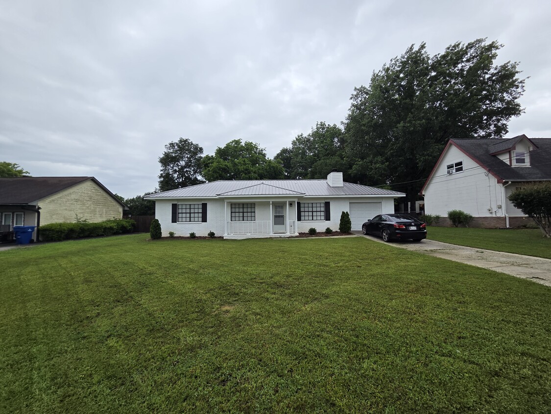 Primary Photo - 128 Bluegrass Dr